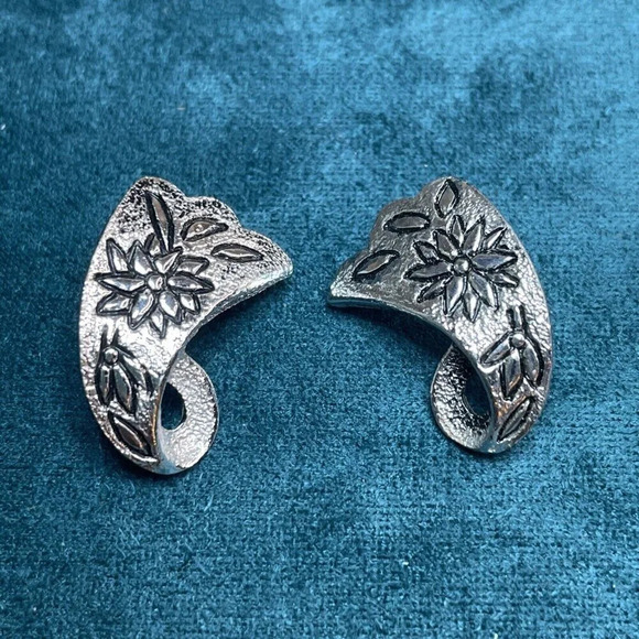 Emmons Jewelry - Vintage Emmons Earrings Clip-On Silver Tone Textured Metal